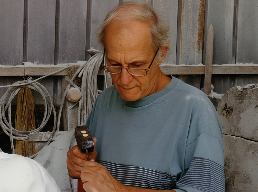 Sculptor focused on his craft